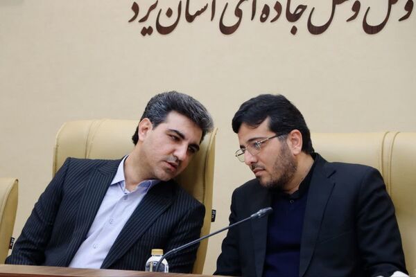 نشست خبری مدیرکل راه و شهرسازی و مدیران دستگاه‌های متولی حمل و نقل یزد