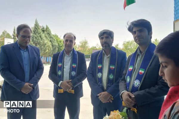 افتتاح نخستین گلخانه دانش‌آموزی مدرسه شهید رئیسی؛ گامی نو به‌سوی آموزش مهارت‌محور