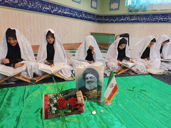 برگزاری محفل انس با قرآن در دبیرستان شهدای اقتدار ملارد با یاد و نام سیدحسن نصرالله