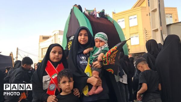 نخل برداری و علم گردانی در روز عاشورا - یزد