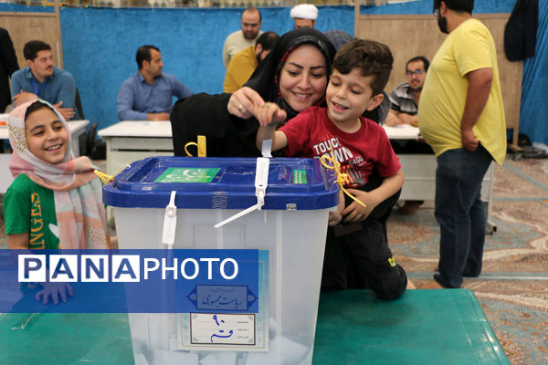 حضور نوجوانان قمی در انتخابات ریاست جمهوری -2