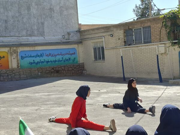  افتتاحیه مراسم المپیاد ورزشی درون مدرسه‌ای در دبیرستان دخترانه خوارزمی ملایر