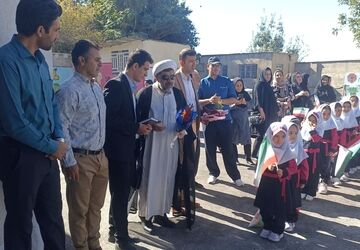 جشن شکوفه‌ها در دبستان‌های فرزانگان و محمد عارف بابایی منطقه بیرانشهر