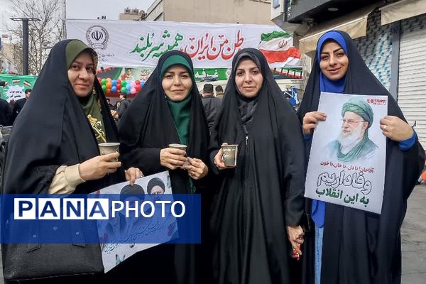 حضور اقشار مختلف مردم شهرری در راهپیمایی ۲۲ بهمن