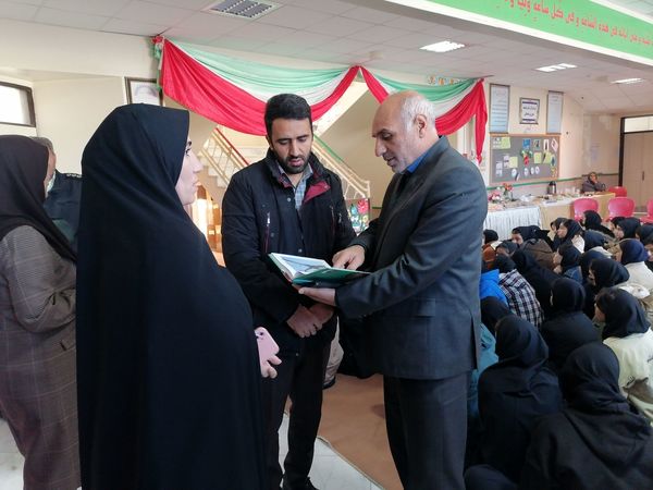 نمایشگاه کارآفرینی هنرستان عصمتیه نوخندان