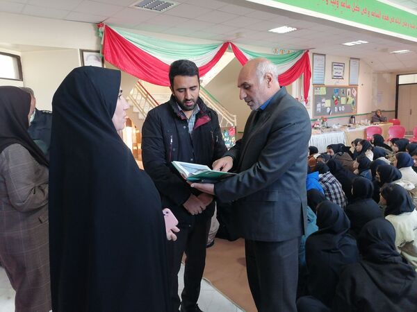 نمایشگاه کارآفرینی هنرستان عصمتیه نوخندان