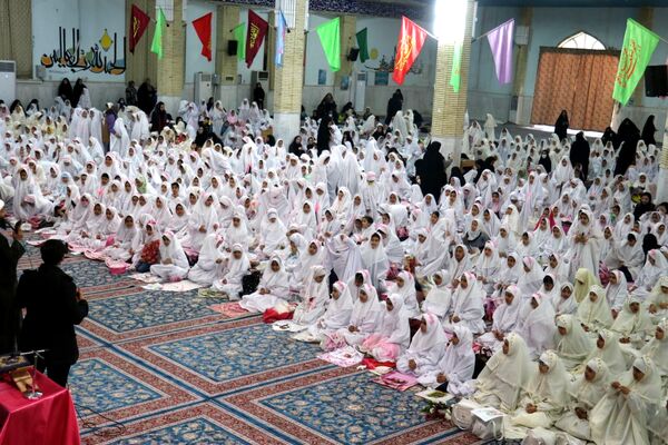 جشن تکلیف2000 نفری دانش‌آموزان زابل