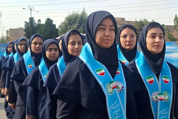 جلوه‌هایی از سرود همگانی مدرسه نمونه‌دولتی تمام ساحتی ارشاد قرچک