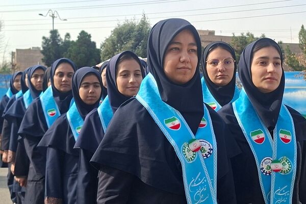 جلوه‌هایی از سرود همگانی مدرسه نمونه‌دولتی تمام ساحتی ارشاد قرچک