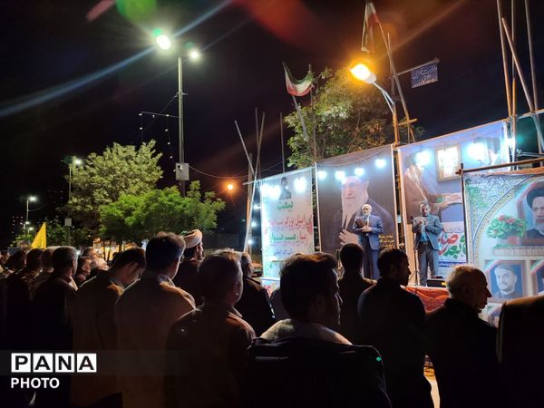 همصدایی فرهنگیان و دانش‌آموزان در تجمع شبانه مردم بیرانوند