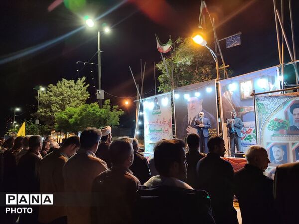 همصدایی فرهنگیان و دانش‌آموزان در تجمع شبانه مردم بیرانوند