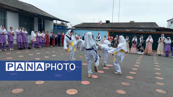 برگزاری مسابقات بومی محلی به مناسبت روز مادر