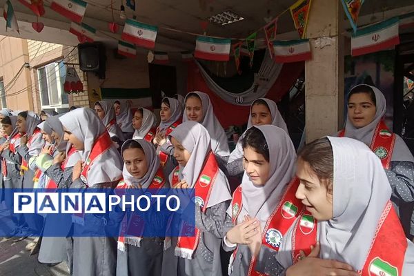 جشن انقلاب در ناحیه دو شهرری با حضور معاون پرورشی و فرهنگی شهرستانهای استان تهران 