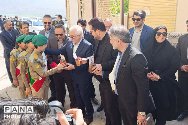 آیین زنگ سپاس معلم در هنرستان نور هل اتی حصار گرمخان