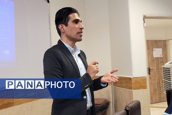 جلسه شورای معلمان دبیرستان نمونه دولتی ولایت