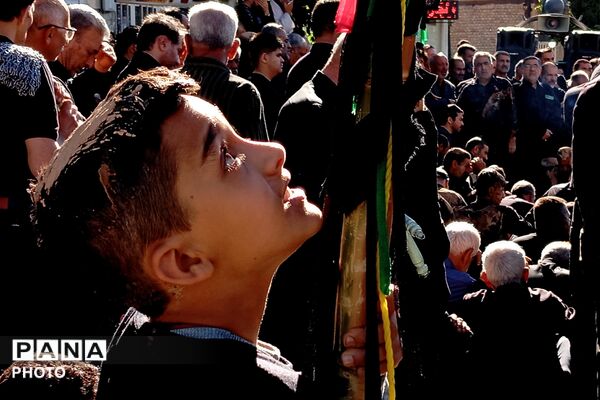مراسم معنوی گل‌زنی در بن