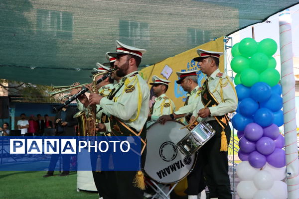 نواخته شدن زنگ شکوفه‌ها در یزد