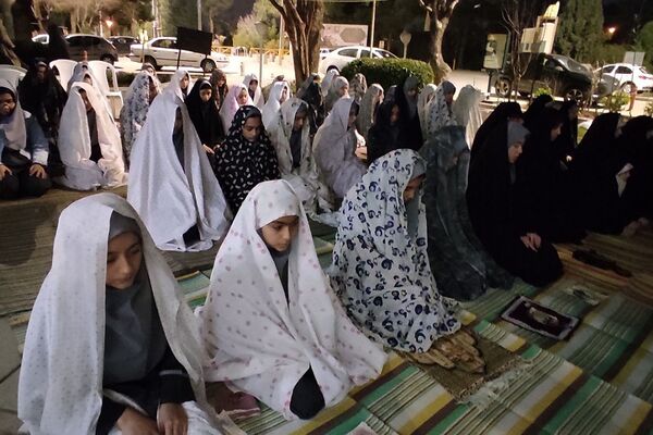 بزرگداشت «مادران چشم به راه»باحضور دانش‌آموزان دبیرستان دخترانه معرفت کهریزک