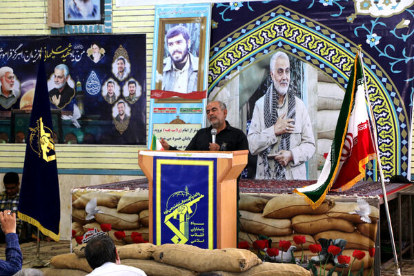 بازدید معلمان قمی از یادمان شهدای «بوالحسن» 
