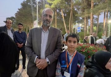 برپایی میزهای خدمت در گلستان شهدای اصفهان