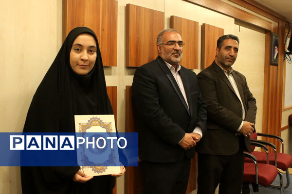 تقدیر از دانش‌آموزخبرنگاران برگزیده رویداد «فرزندان انقلاب» در قم