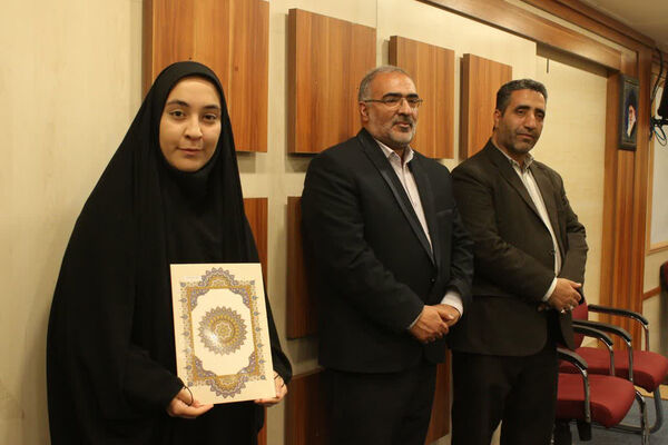 تقدیر از دانش‌آموزخبرنگاران برگزیده رویداد «فرزندان انقلاب» در قم