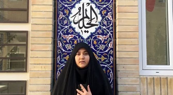 تجمع خودجوش دانش‌آموزان دبیرستان شهید مطهری در حمایت از قرآن