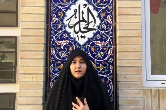 تجمع خودجوش دانش‌آموزان دبیرستان شهید مطهری در حمایت از قرآن