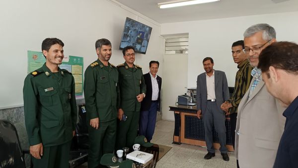 بازدید فرمانده بسیج دانش آموزی از دبیرستان شاهد صاحب الزمان 