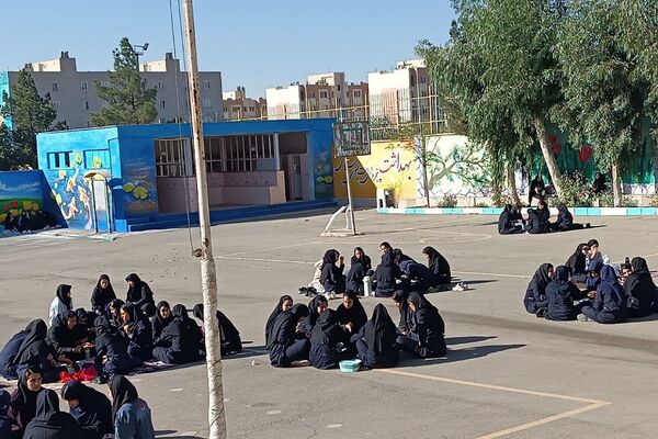 برگزاری صبحانه سالم به‌مناسبت هفته تربیت بدنی در دبیرستان الغدیر شهر قیامدشت ناحیه یک ری