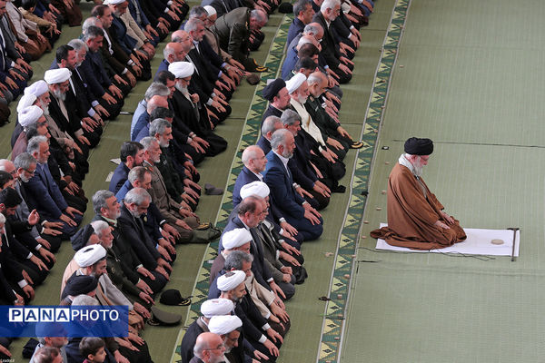 اقامه نماز عید فطر به امامت مقام معظم رهبری