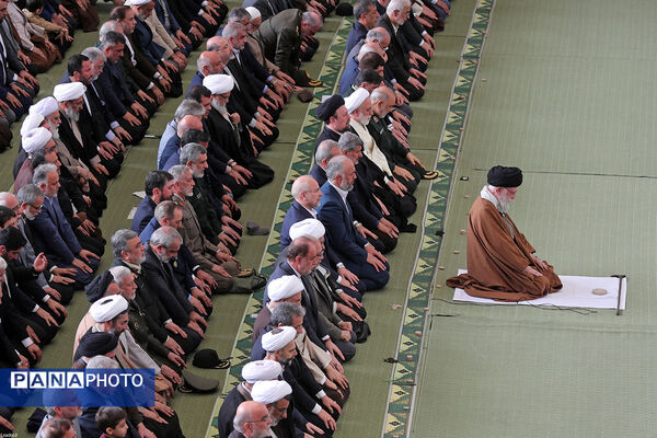 اقامه نماز عید فطر به امامت مقام معظم رهبری