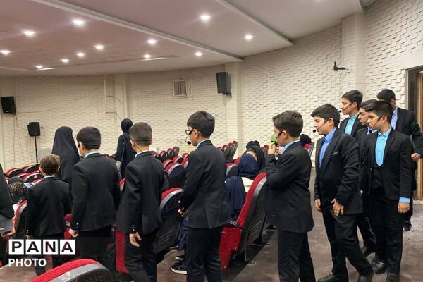 تجلیل از نویسندگان نوجوان ورامین به مناسبت روز شعر و ادب فارسی