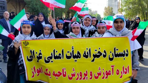 تجمع بزرگ فرهنگیان و دانش‌آموزان خوزستانی در حمایت از مقاومت