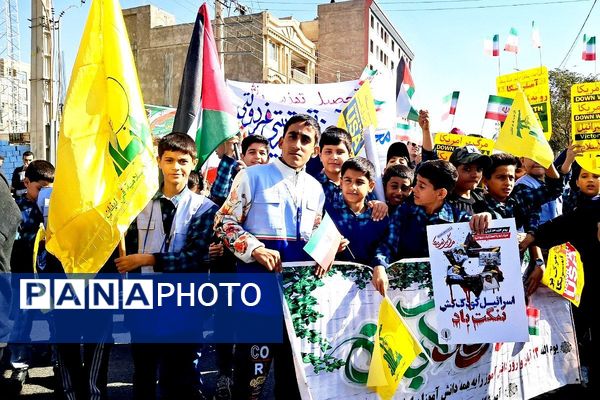 برگزاری مراسم راهپیمایی سیزده آبان با حضور دانش‌آموزان و مسئولین در ملارد