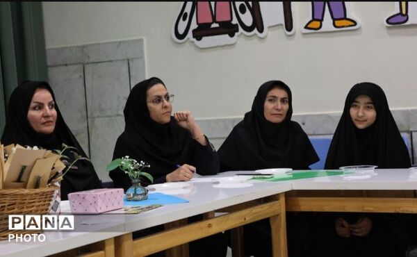نشست انجمن شاعران نوجوان در مرکز شماره سه شهرکرد