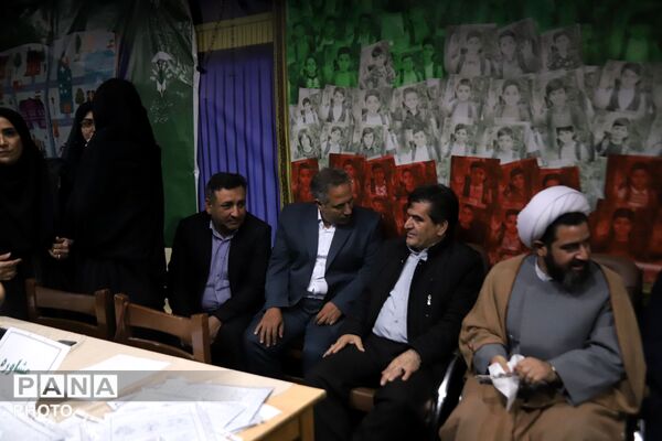 محفل گرم تشکیلاتی دانش‌آموزان در تجمع مردمی تبریز با حضور قائم‌مقام معاون وزیر در سازمان دانش‌آموزی