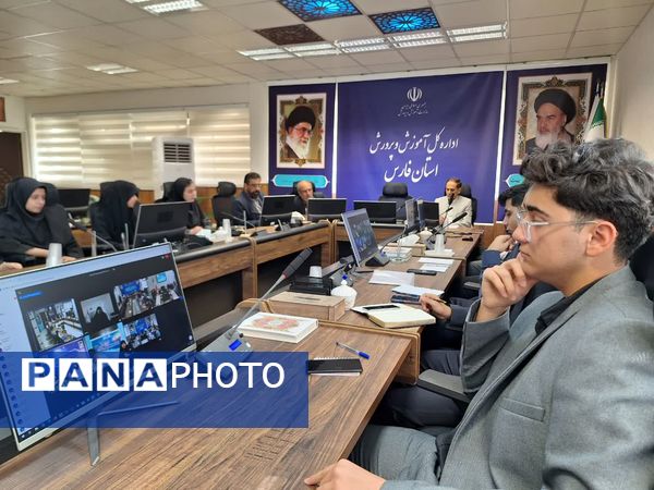  حضور پررنگ دانش‌آموزان شیرازی در پارلمان نوجوانان کشور