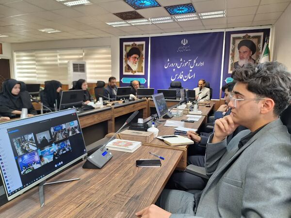  حضور پررنگ دانش‌آموزان شیرازی در پارلمان نوجوانان کشور
