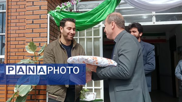 تقدیر از دانش‌آموزان برتر دبیرستان پژوهش آشخانه 