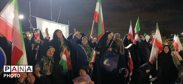 همه برای ایران جمع می‌شوند 