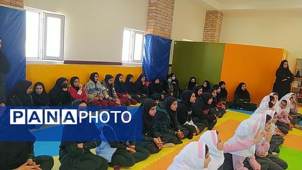 مراسم گرامیداشت هفته پدافند غیرعامل در دبیرستان سردار شهید سلیمانی فیروزکوه