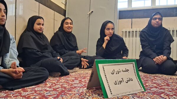 نخستین جلسه شورای دانش‌آموزی مدرسه مادر مهربان خلیل آباد 