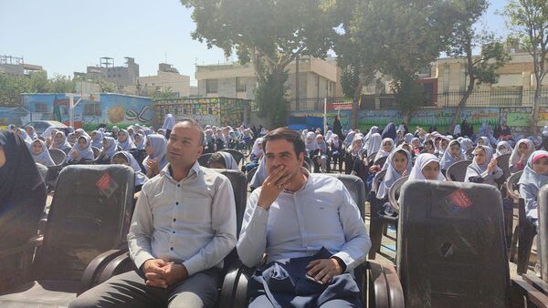 آیین نواختن زنگ مهر، ایثار و شهادت در دبستان شاهد حاج تقی آقا بزرگ ناحیه یک مشهد 