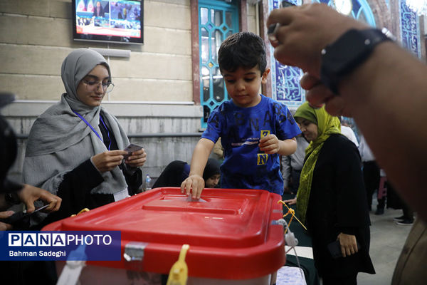 مرحله دوم انتخابات چهاردهمین دوره ریاست‌ جمهوری در حسینیه ارشاد