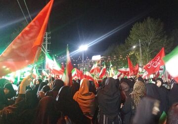 مردم ایران‌زمین، بار دیگر خیابان‌ها را با پرچم ایران پوشاندند