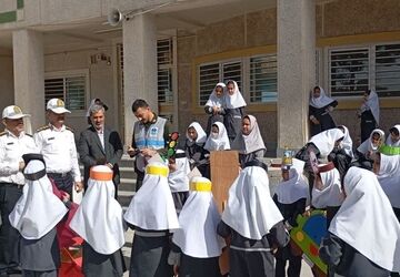 مأموران نیروی انتظامی مهمان مدرسه حضرت سکینه(س) گالیکش