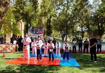 پیاده‌روی خانوادگی «شهر پویا» در بیجار برگزار شد
