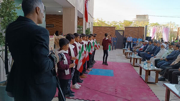 نواخته شدن زنگ آغاز سال تحصیلی در مدرسه زمان‌زاده شهر قنوات