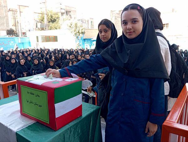 برگزاری جشن عاطفه ها در مدارس شهرستان قدس